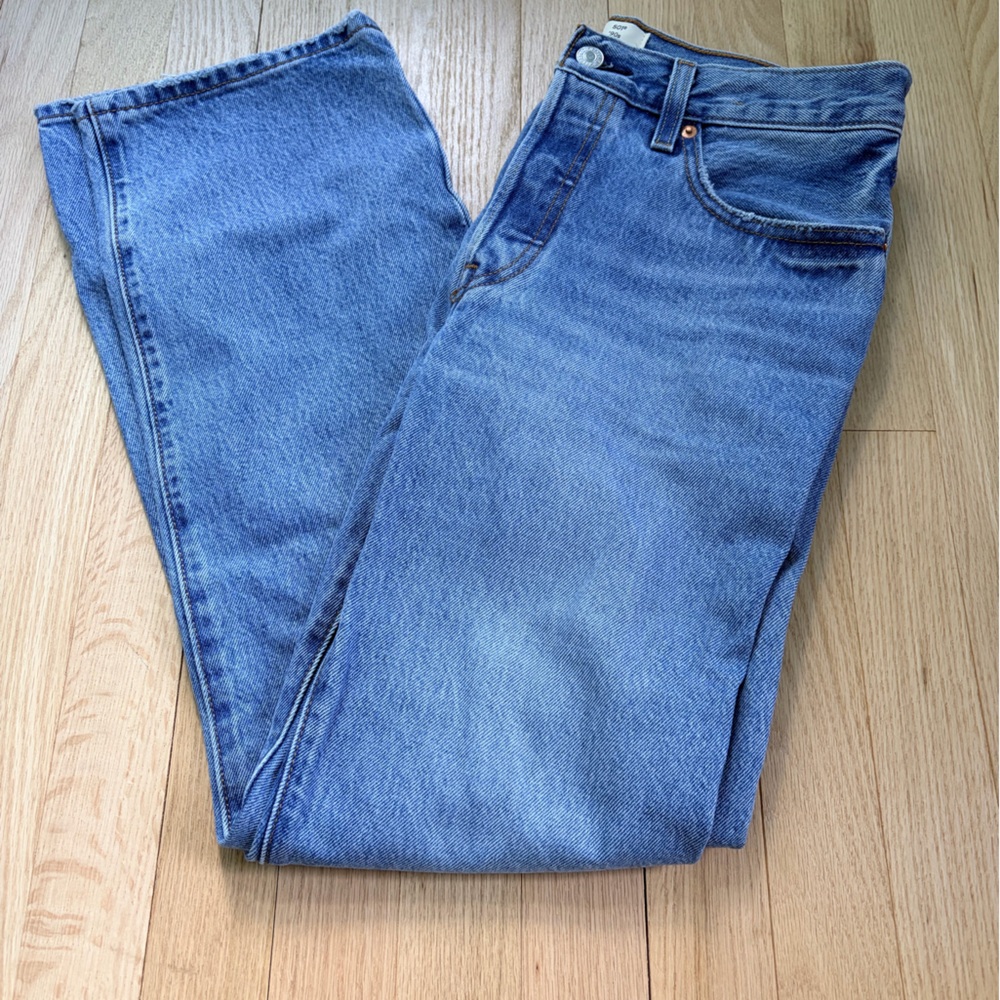 Levi’s 501 90s Women’s Jeans Size 26 Light Wash Straight Leg A1959 - Picture 2 of 5